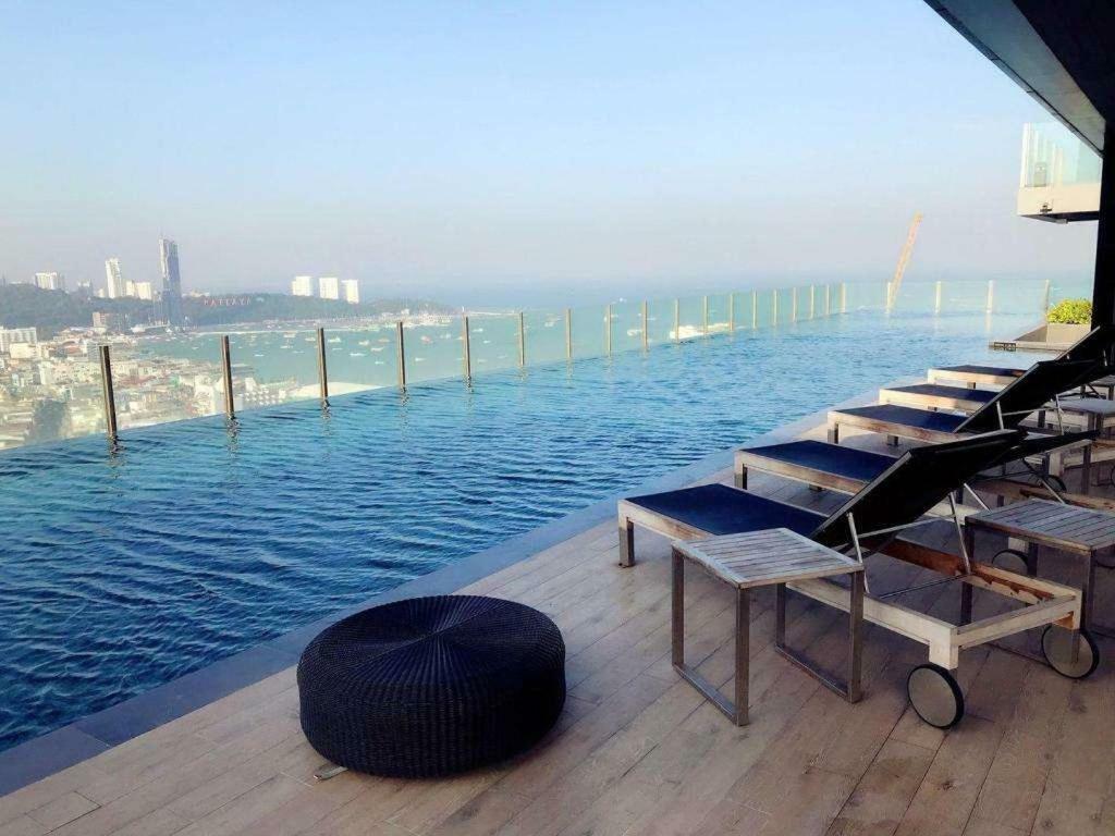 The Base Central Pattaya Seaview Экстерьер фото